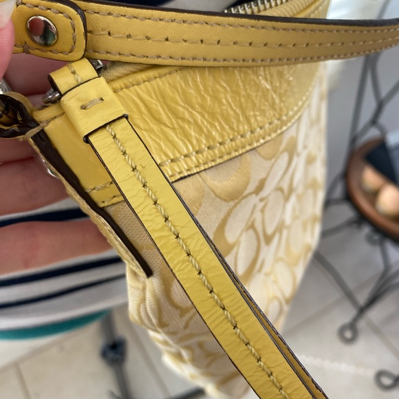 Coach purse 🐥🐥 - Picture 2 of 8